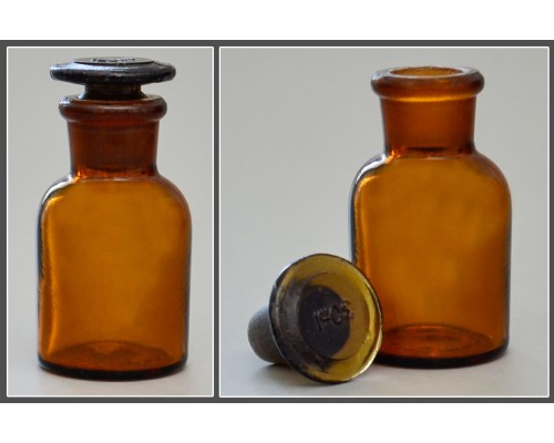 Склянка лабораторная 30 мл из темного стекла с узкой горловиной и притертой пробкой, уп. 12/144 шт